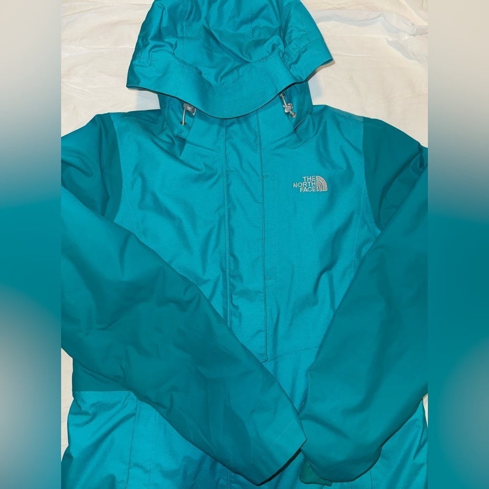 THE NORTH FACE INLUX INSULATED HYVENT JACKET WOMEN'S SIZE MEDIUM
Turquoise - Picture 11 of 13